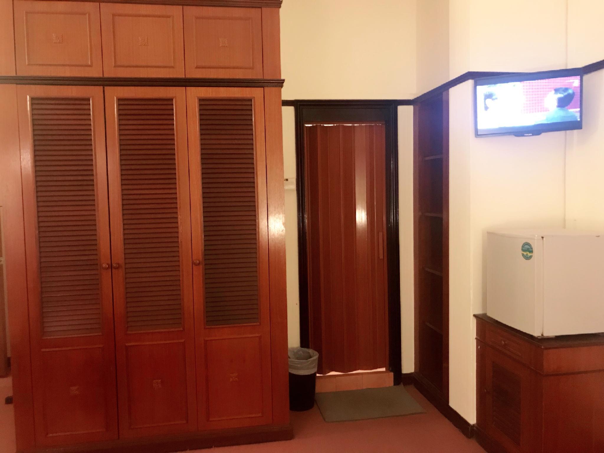 Family Room at South East Asia Hotel, photo 5