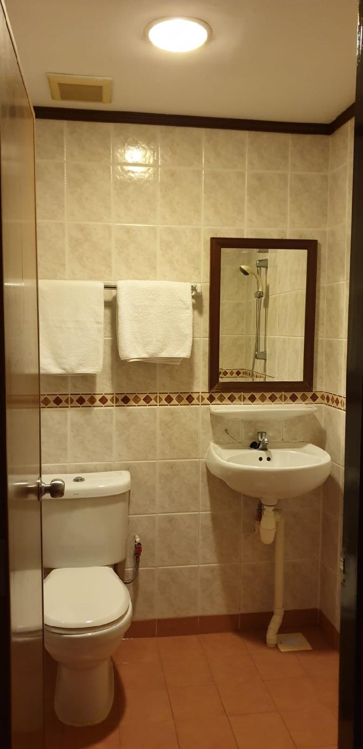 Standard Queen at South East Asia Hotel, photo 4